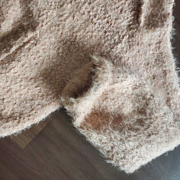 Young Fabulous & Broke Lorena Blush Pink Fuzzy Sweater Size S/M - Picture 6 of 8